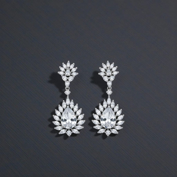 Glamorous Leaf-Shine Earrings